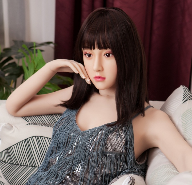 成人娃娃頭雕為什么選擇硅膠材質(zhì)的？